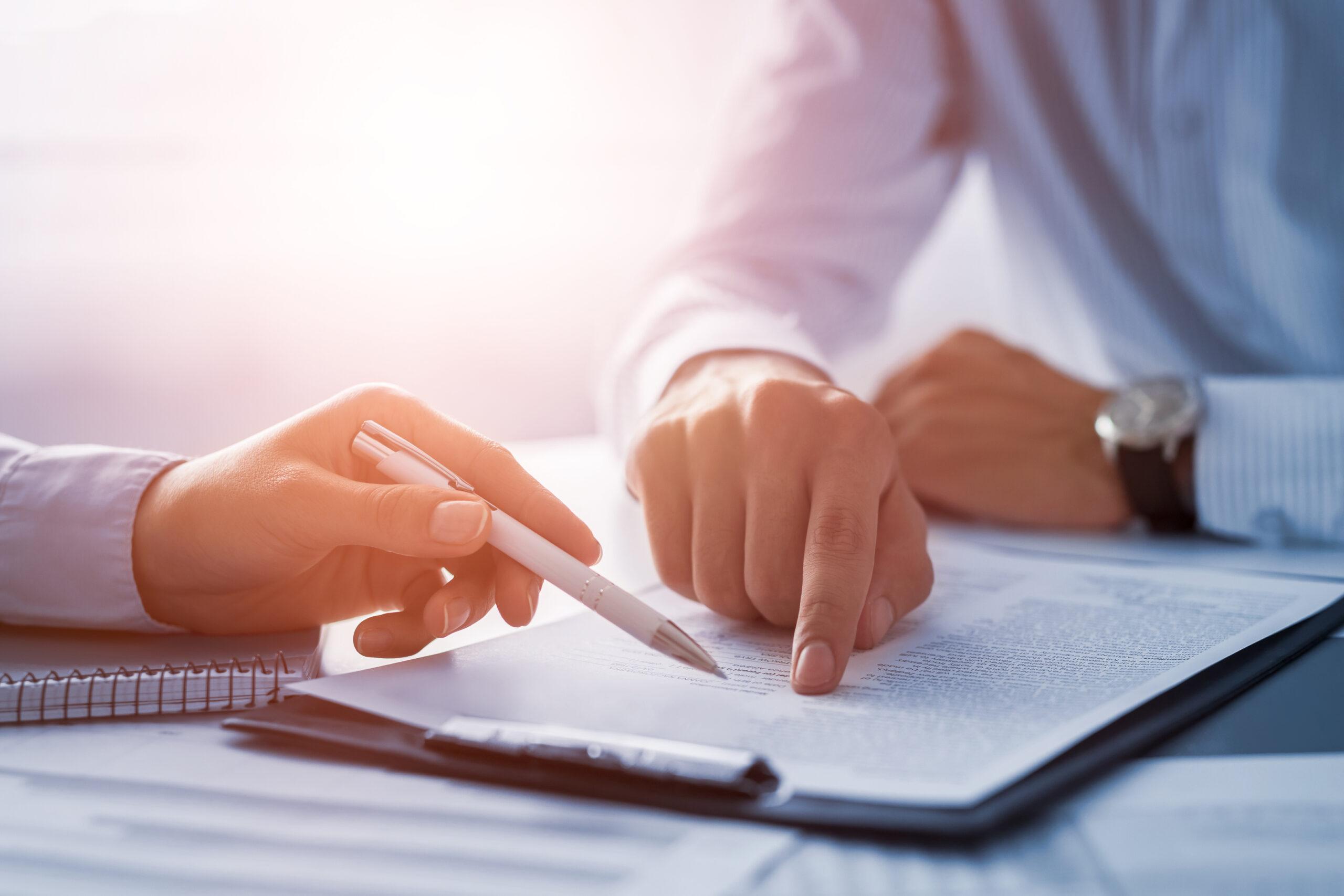 Business,People,Negotiating,A,Contract.,Human,Hands,Working,With,Documents